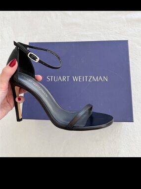 Stuart Weitzman Nudist sandal in Black size 8